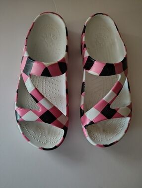 Dawgs Pink/Black Slip On Z Strap Arch Support Sandals Women’s Size 9